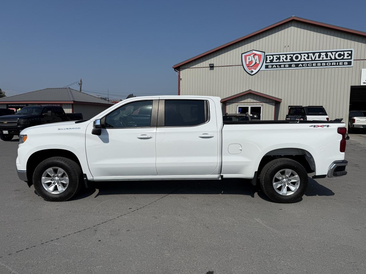 2023 Chevrolet Silverado 1500 LT CREW S/B Photo3