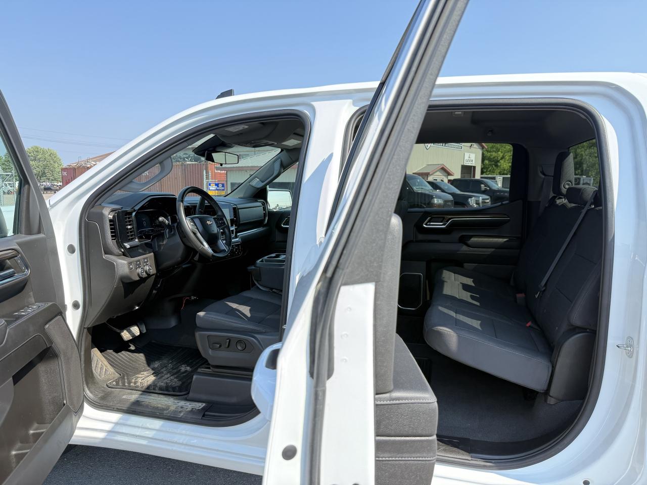 2023 Chevrolet Silverado 1500 LT CREW S/B Photo