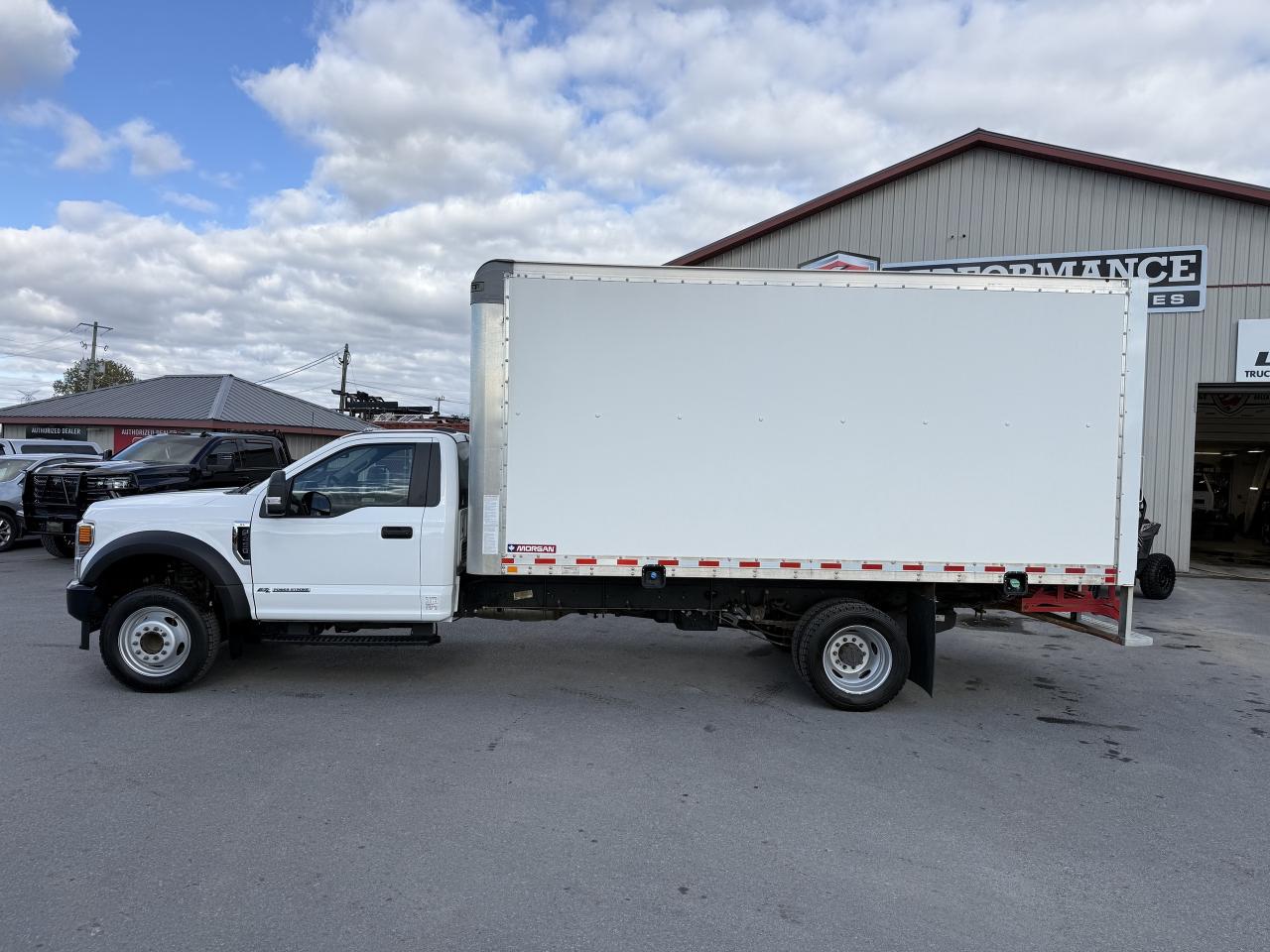 2022 Ford F-450 SUPER DUTY XL 2WD Reg Cab 145  WB 60  CA Photo3