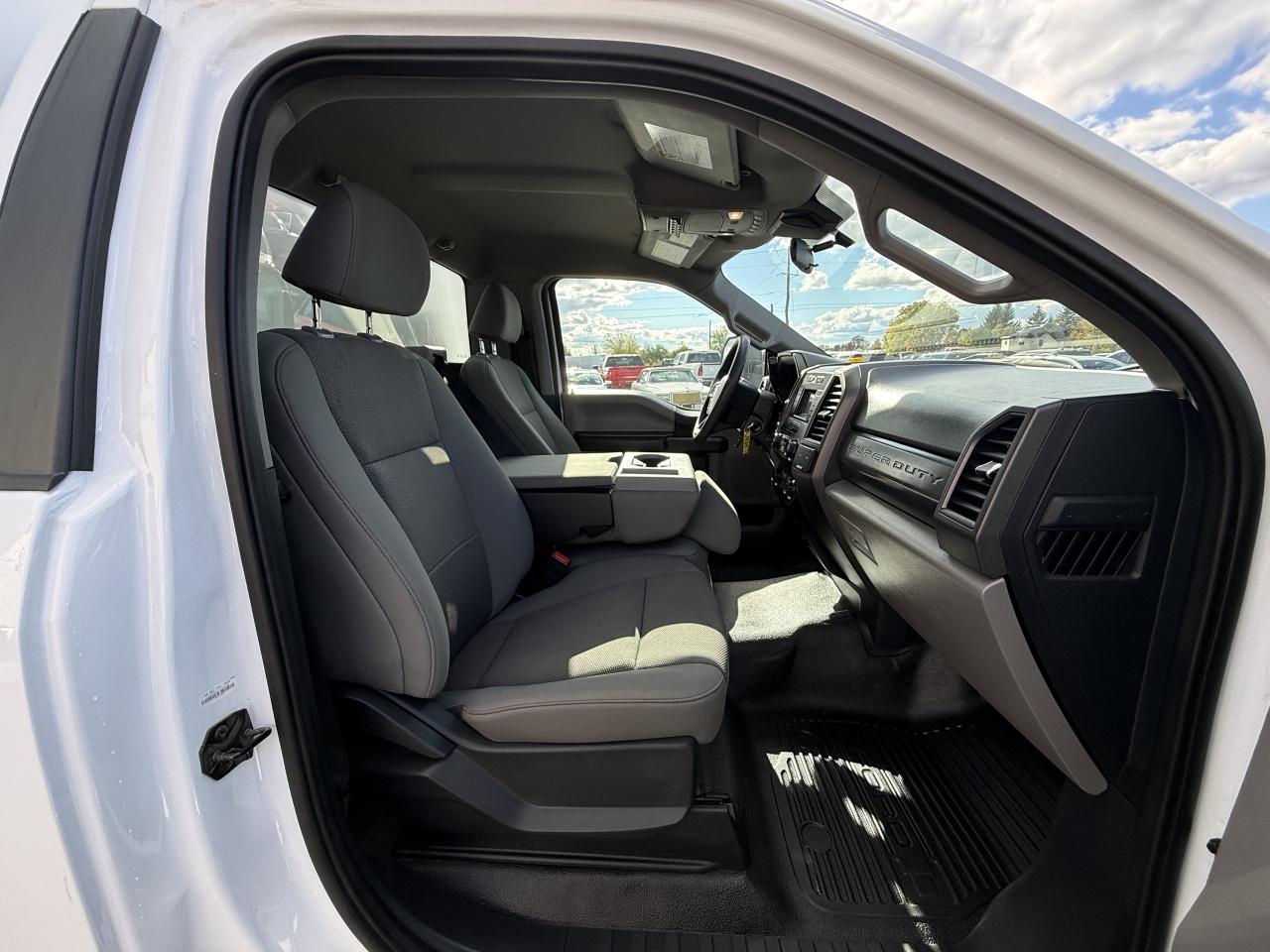 2022 Ford F-450 SUPER DUTY XL 2WD Reg Cab 145  WB 60  CA Photo