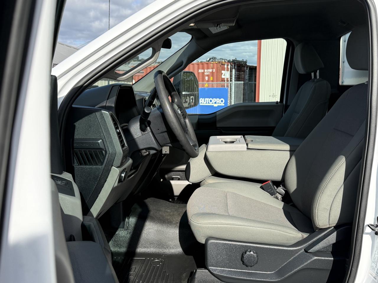 2022 Ford F-450 SUPER DUTY XL 2WD Reg Cab 145  WB 60  CA Photo