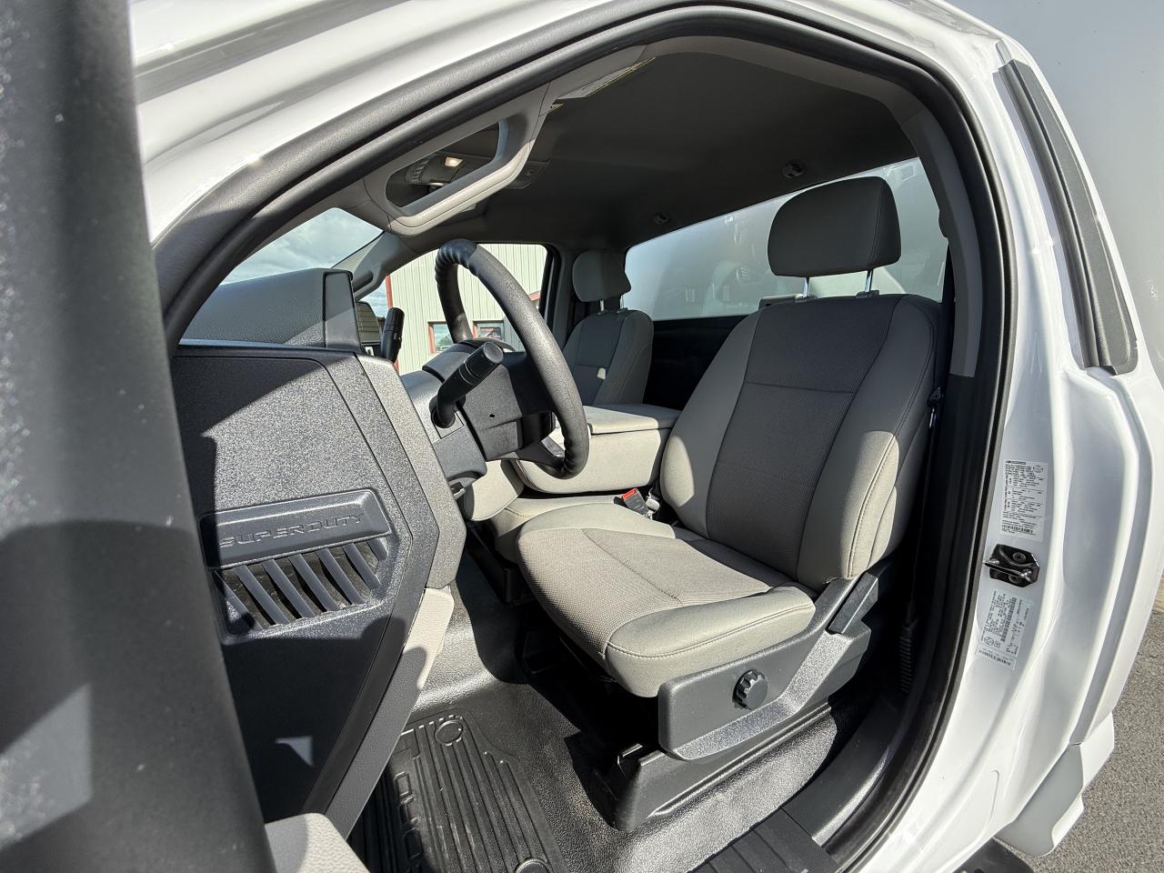 2022 Ford F-450 SUPER DUTY XL 2WD Reg Cab 145  WB 60  CA Photo