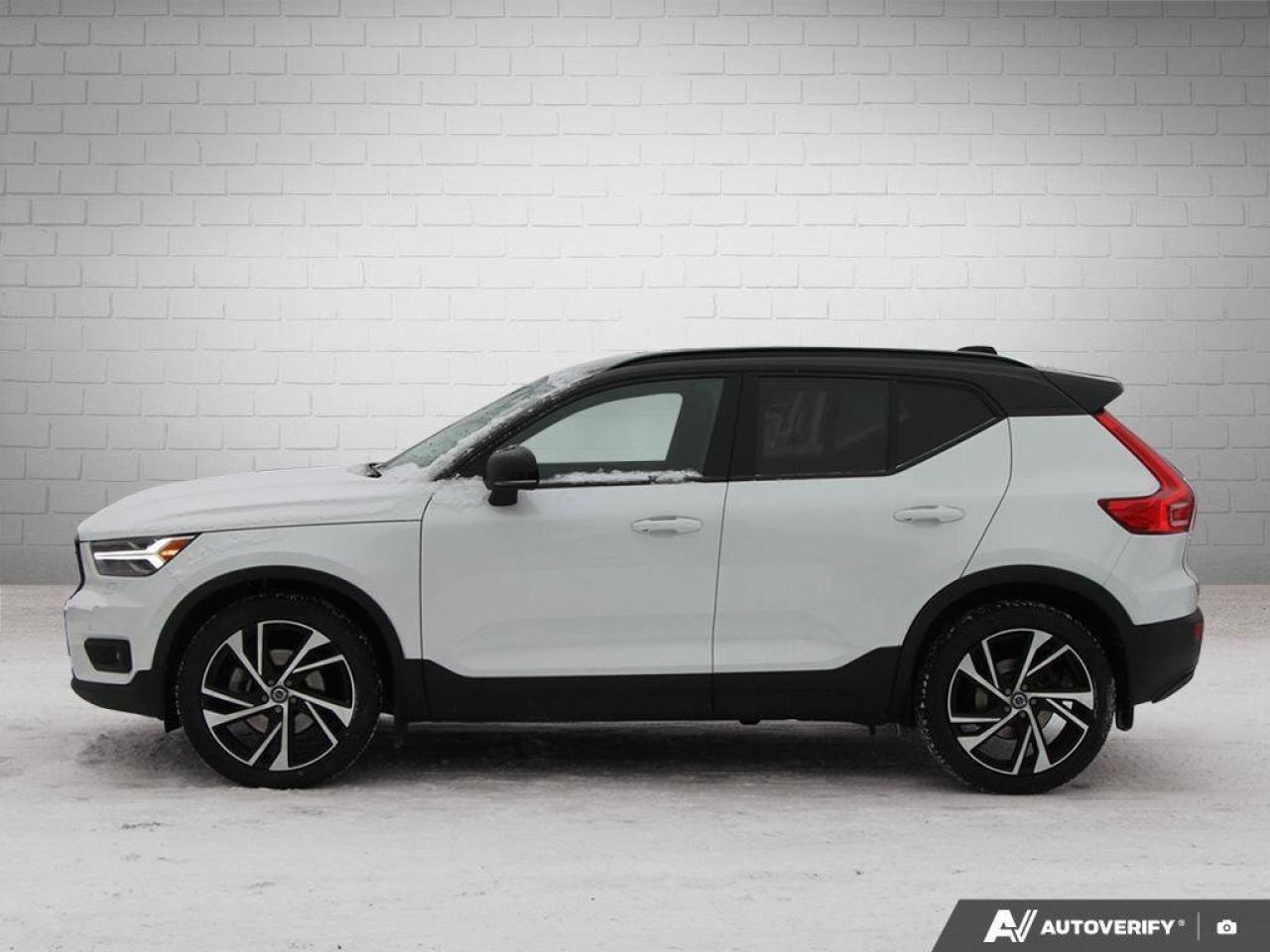 2022 Volvo XC40 R-DesignACCIDENT-FREE, AWD, POWER TAILGATE, SUNROO Photo2