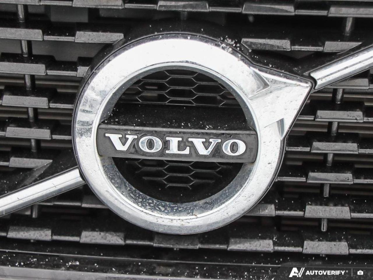 2022 Volvo XC40 R-DesignACCIDENT-FREE, AWD, POWER TAILGATE, SUNROO Photo