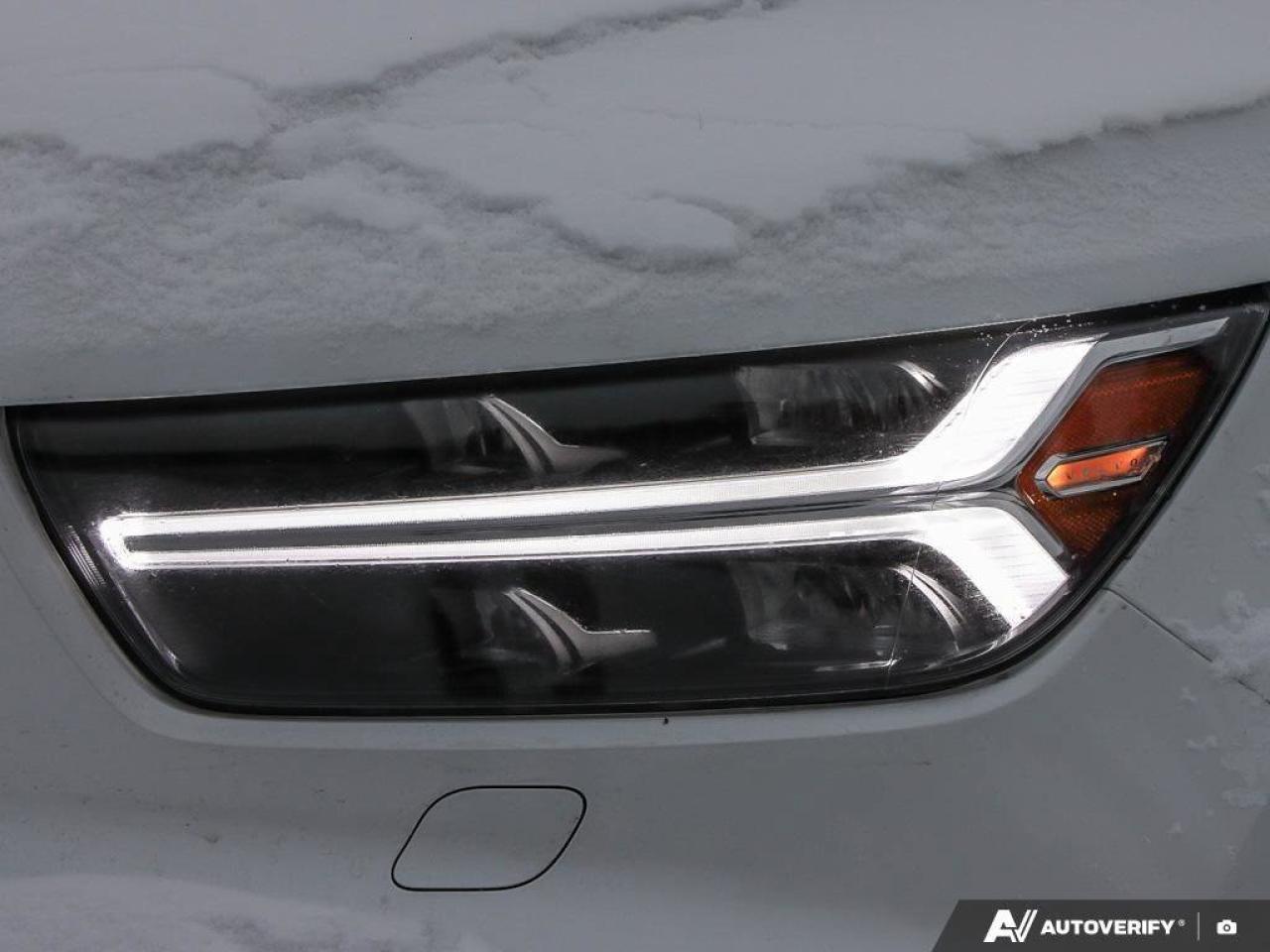 2022 Volvo XC40 R-DesignACCIDENT-FREE, AWD, POWER TAILGATE, SUNROO Photo