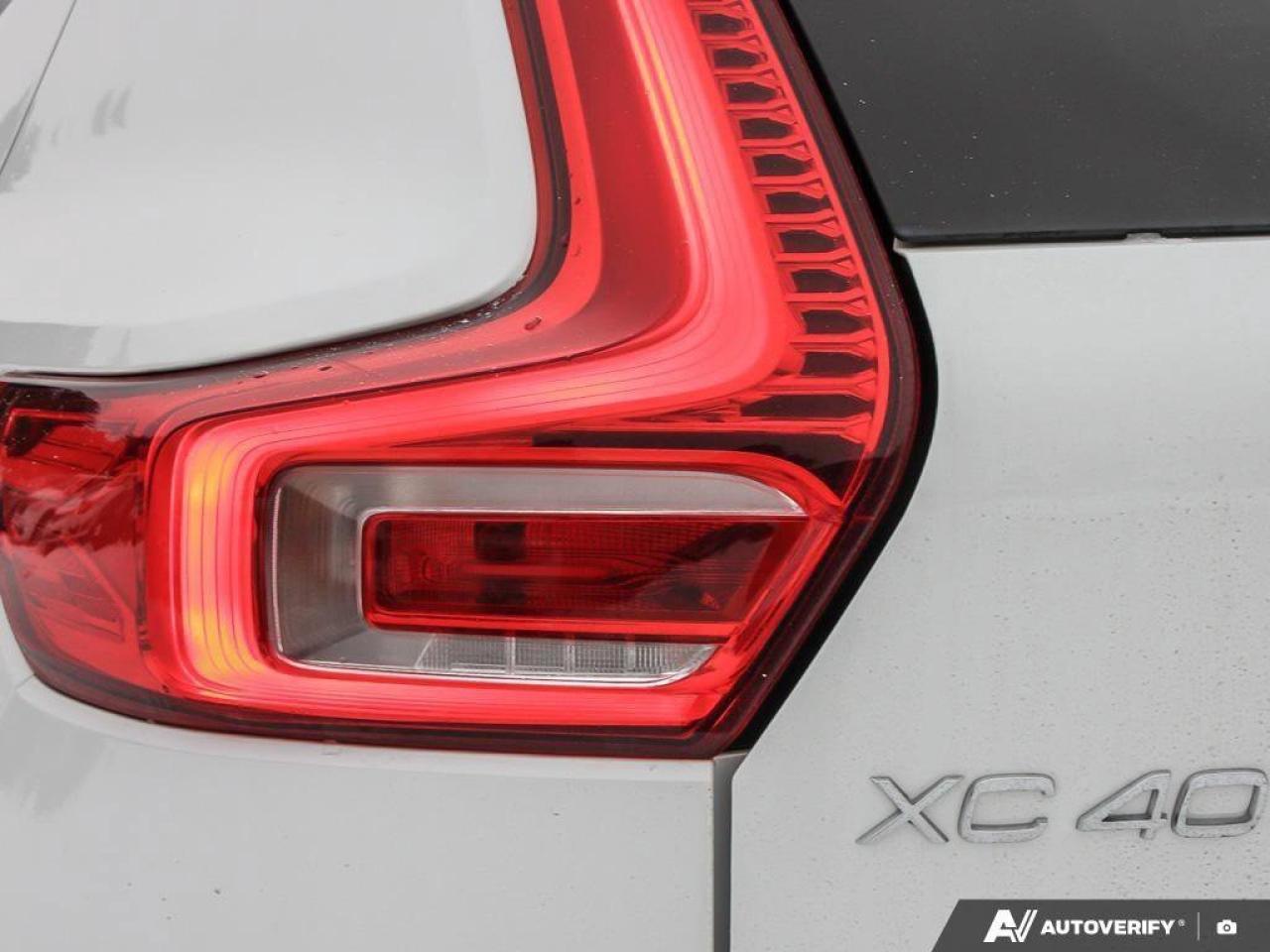 2022 Volvo XC40 R-DesignACCIDENT-FREE, AWD, POWER TAILGATE, SUNROO Photo