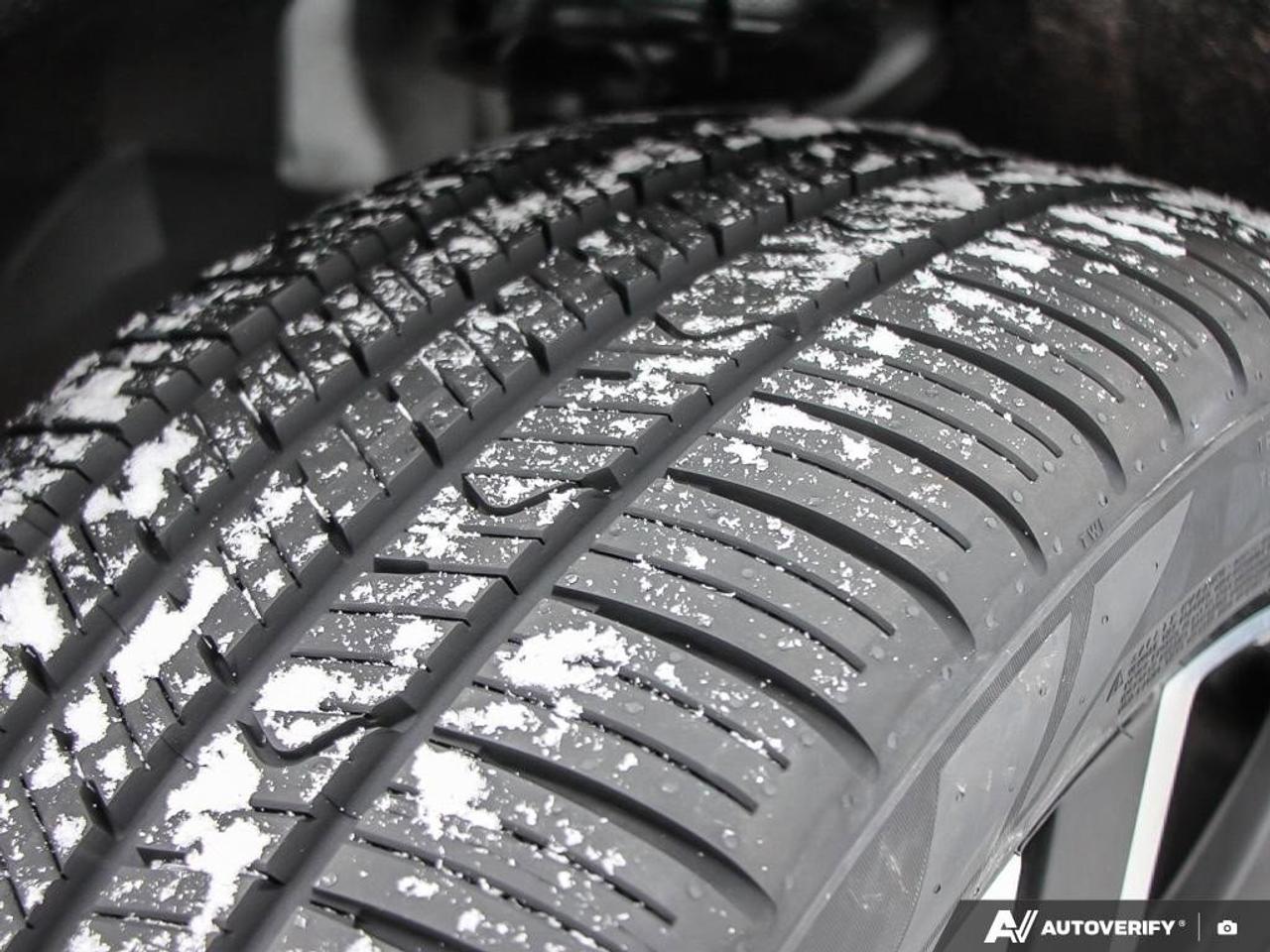 2022 Volvo XC40 R-DesignACCIDENT-FREE, AWD, POWER TAILGATE, SUNROO Photo