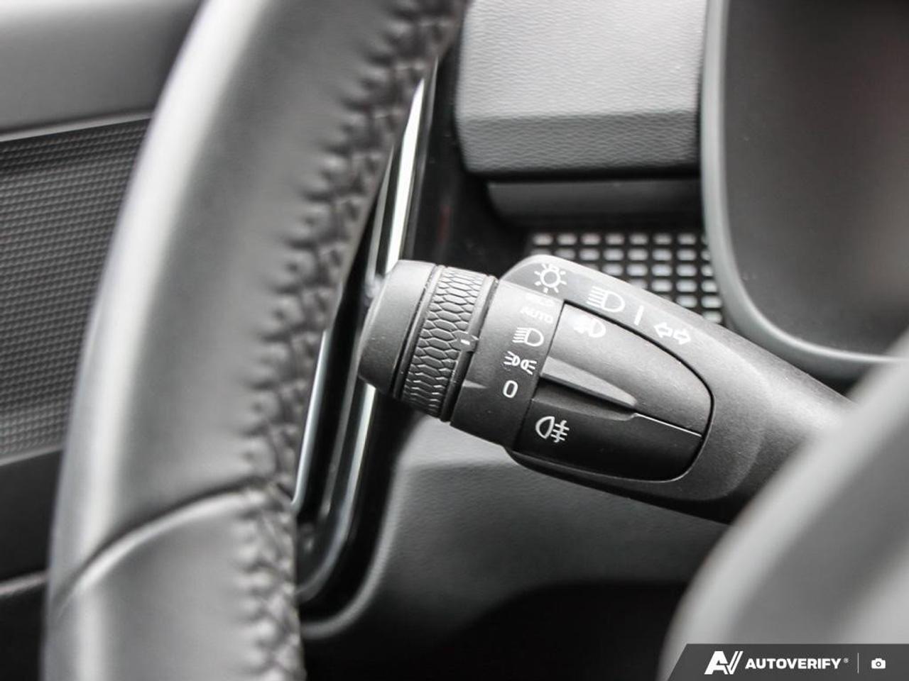 2022 Volvo XC40 R-DesignACCIDENT-FREE, AWD, POWER TAILGATE, SUNROO Photo