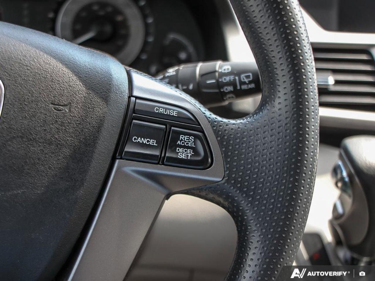 2015 Honda Odyssey SEAS-TRADED, BACKUP CAM, BLUETOOTH, TRI-ZONE CLIMA Photo