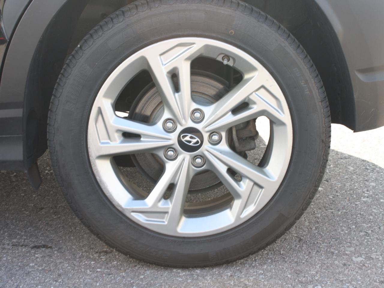 2022 Hyundai KONA Preferred AWD / Heated Seats / Sunroof / Bluetooth Photo