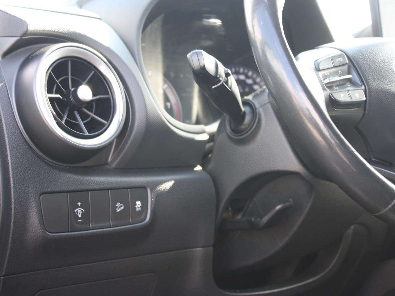 2022 Hyundai KONA Preferred AWD / Heated Seats / Sunroof / Bluetooth Photo