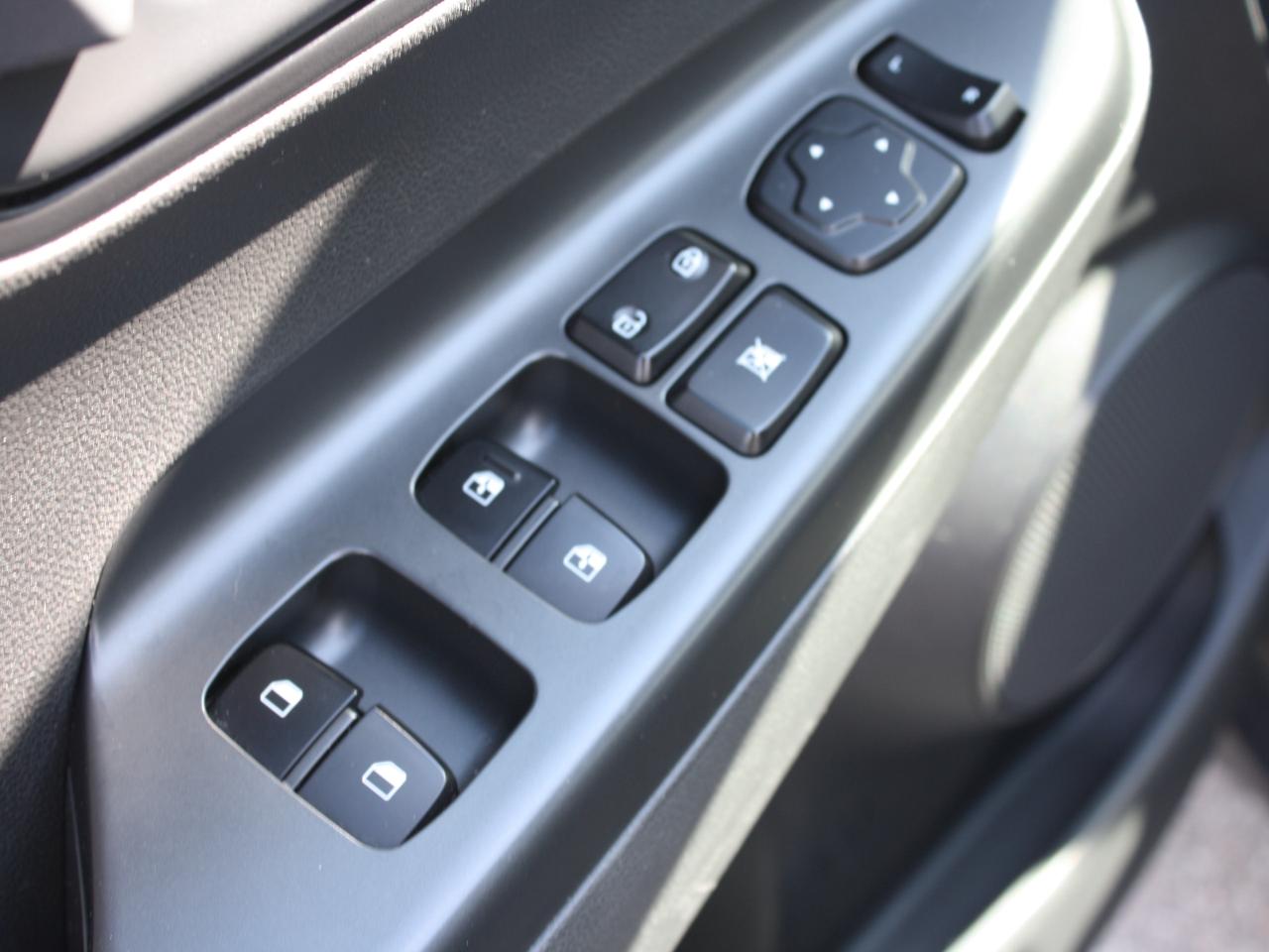 2022 Hyundai KONA Preferred AWD / Heated Seats / Sunroof / Bluetooth Photo