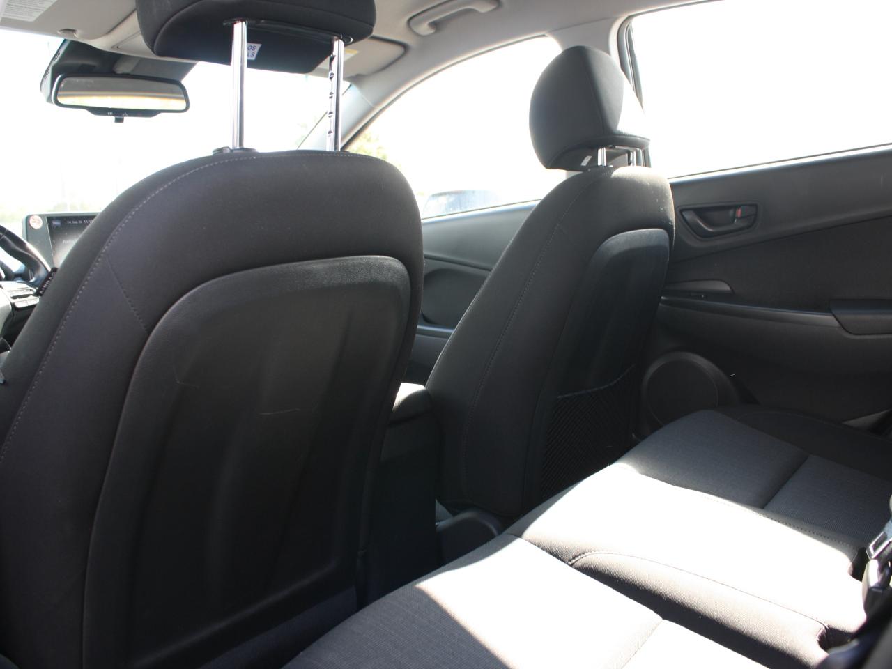 2022 Hyundai KONA Preferred AWD / Heated Seats / Sunroof / Bluetooth Photo