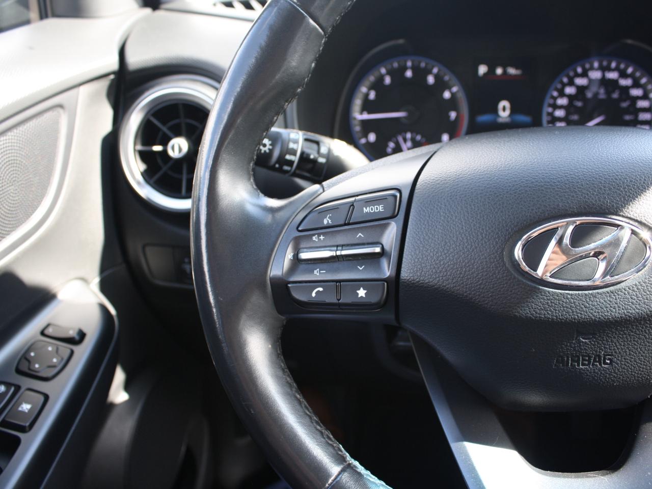 2022 Hyundai KONA Preferred AWD / Heated Seats / Sunroof / Bluetooth Photo