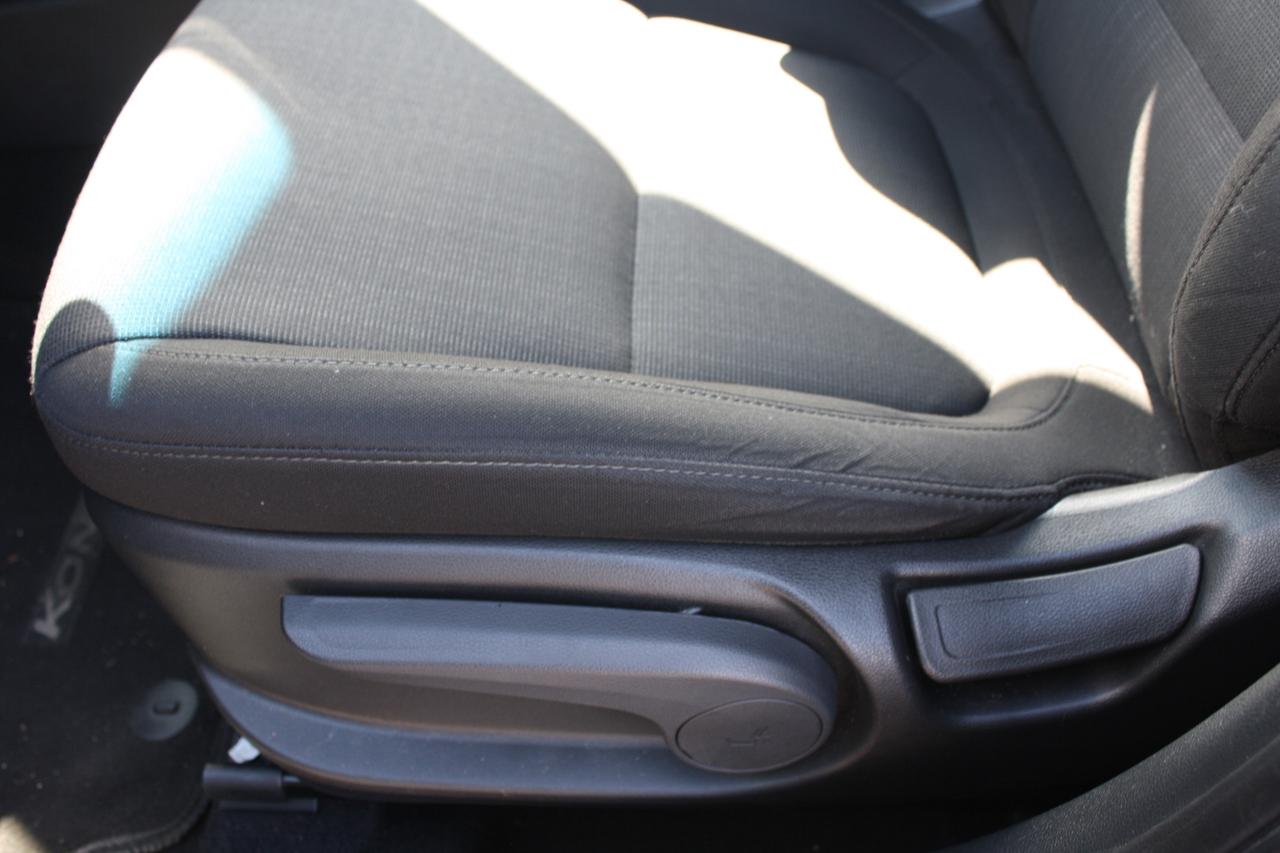 2022 Hyundai KONA Preferred AWD / Heated Seats / Sunroof / Bluetooth Photo