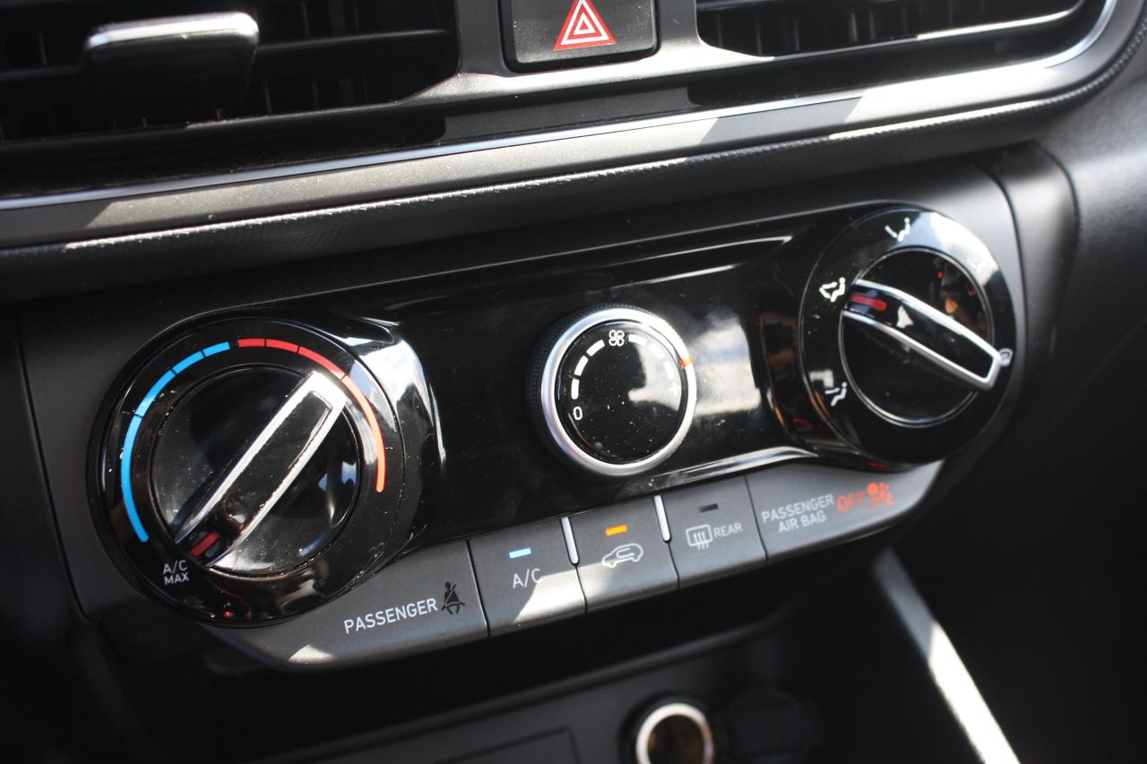 2022 Hyundai KONA Preferred AWD / Heated Seats / Sunroof / Bluetooth Photo