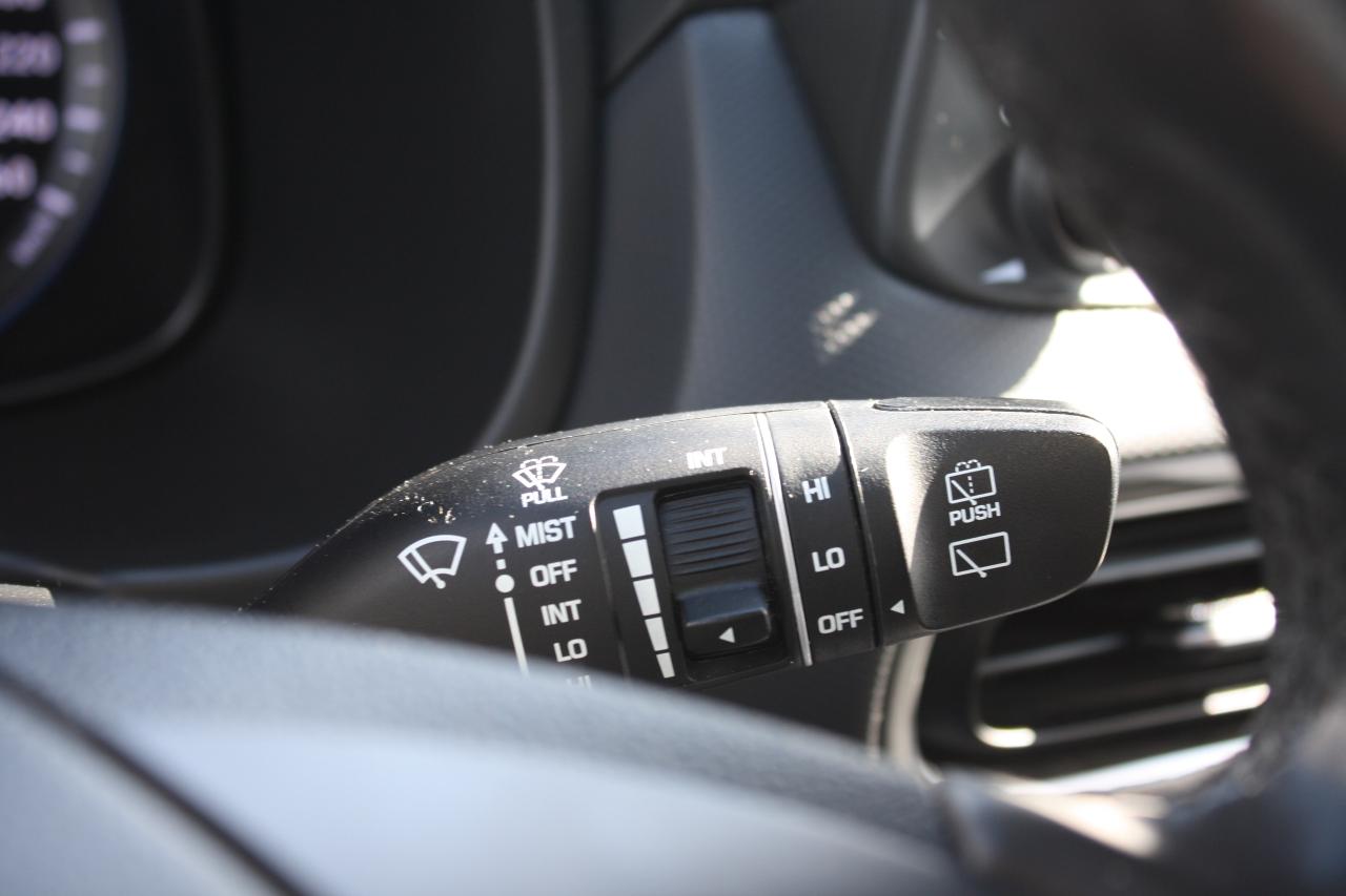 2022 Hyundai KONA Preferred AWD / Heated Seats / Sunroof / Bluetooth Photo