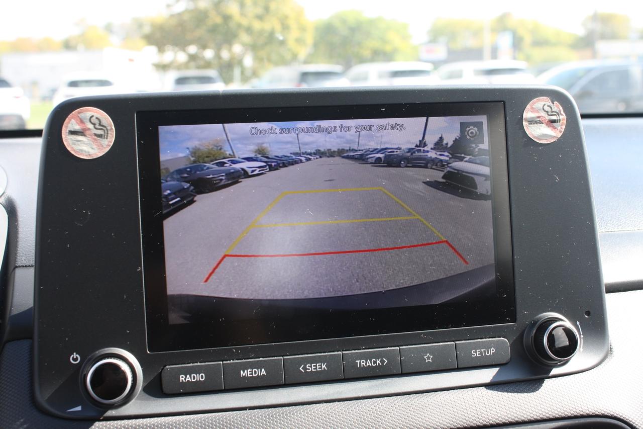 2022 Hyundai KONA Preferred AWD / Heated Seats / Sunroof / Bluetooth Photo