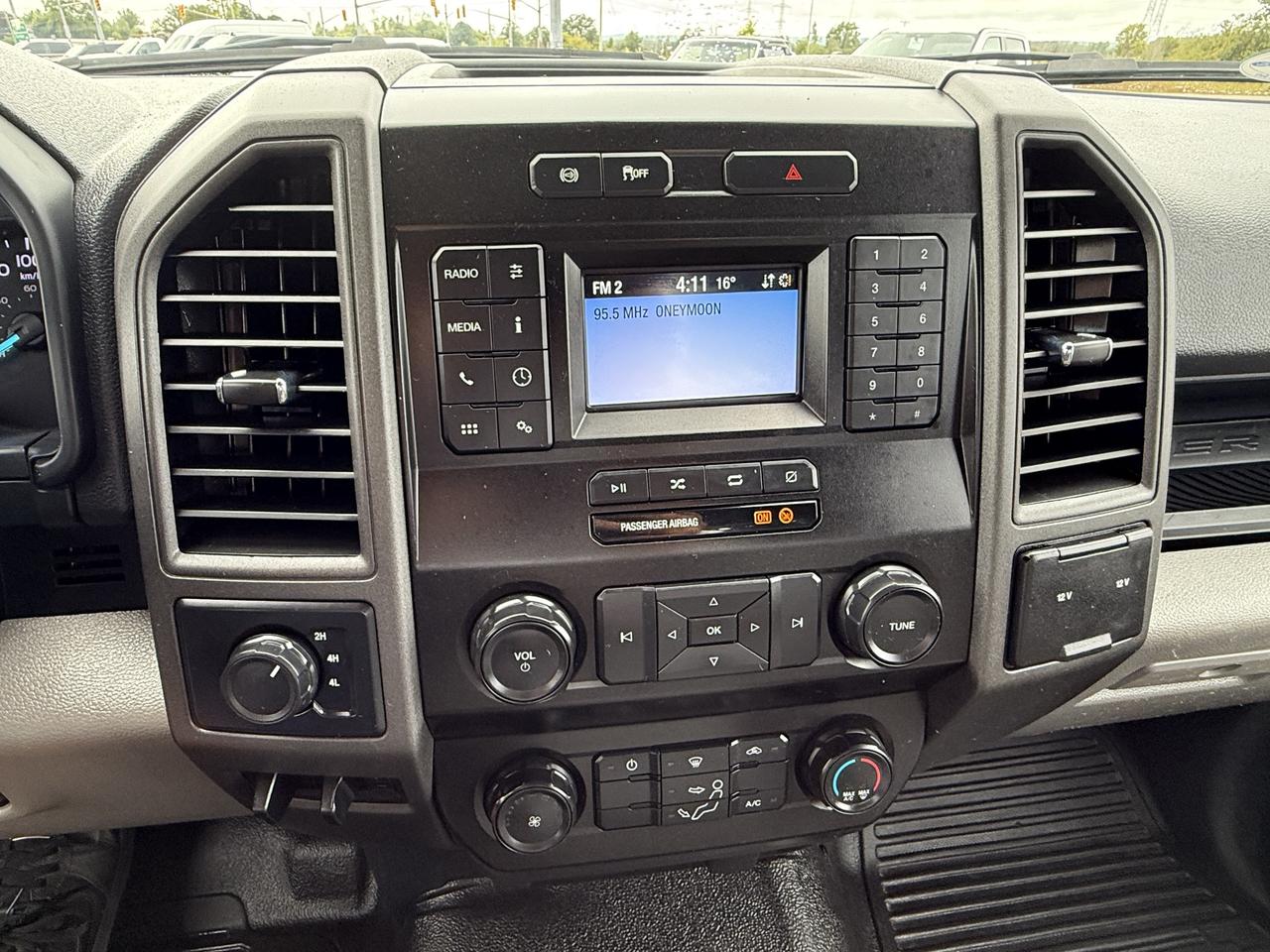 2022 Ford F-550 XL 4WD Reg Cab Dump Truck 4X4 DIESEL Photo