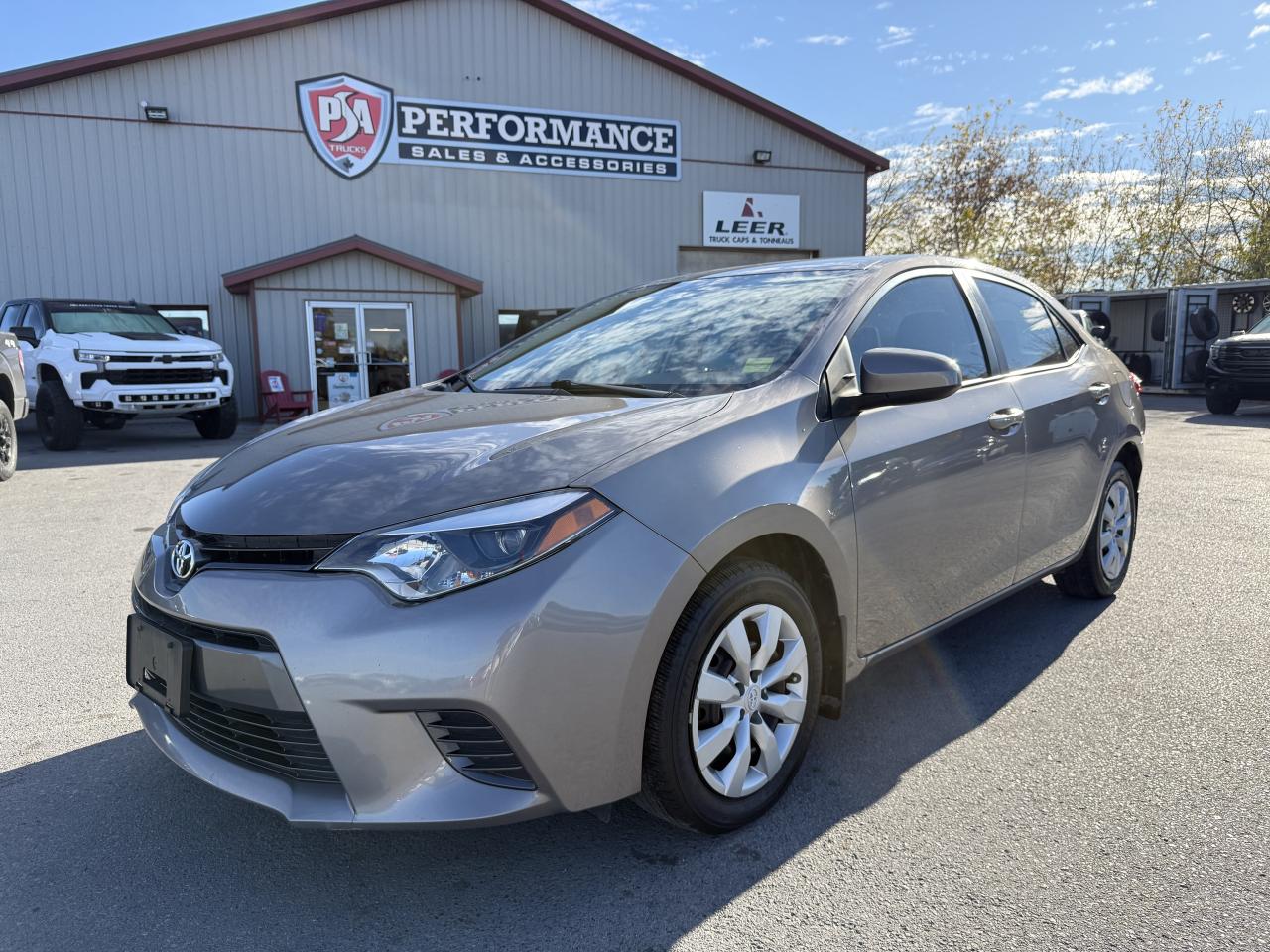 2016 Toyota Corolla 4dr Sdn CVT LE Photo2