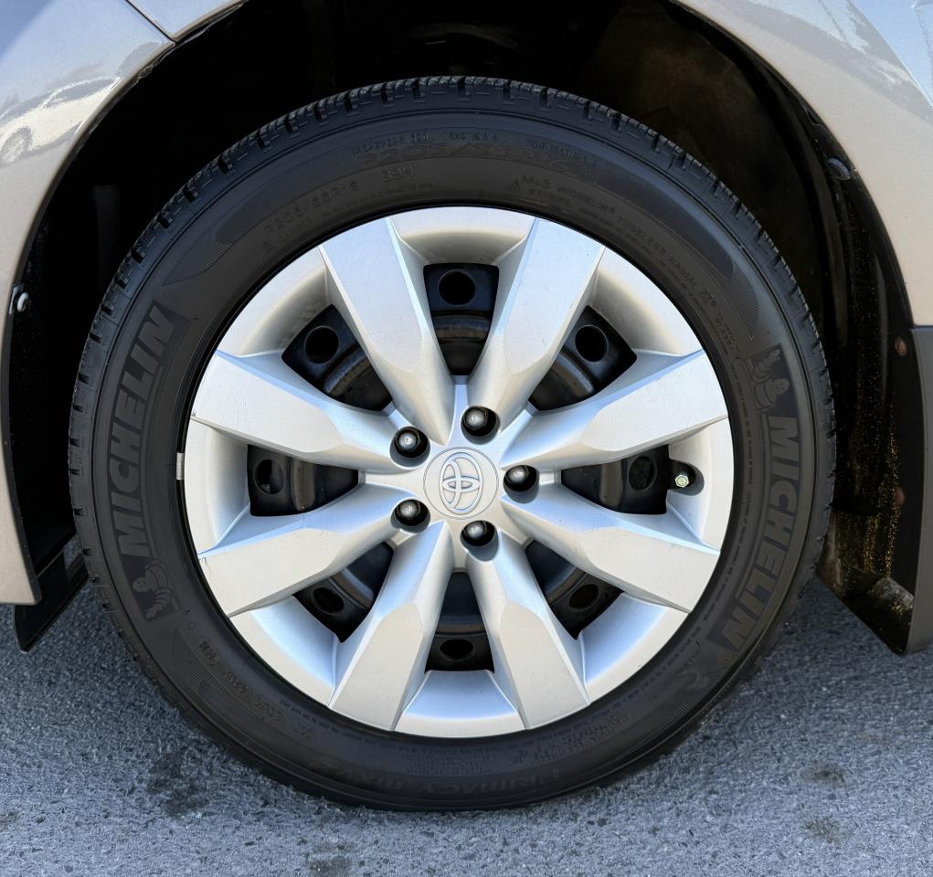 2016 Toyota Corolla 4dr Sdn CVT LE Photo