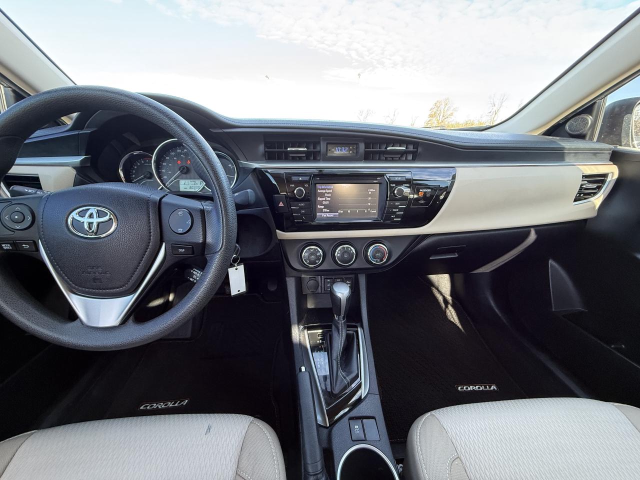 2016 Toyota Corolla 4dr Sdn CVT LE Photo