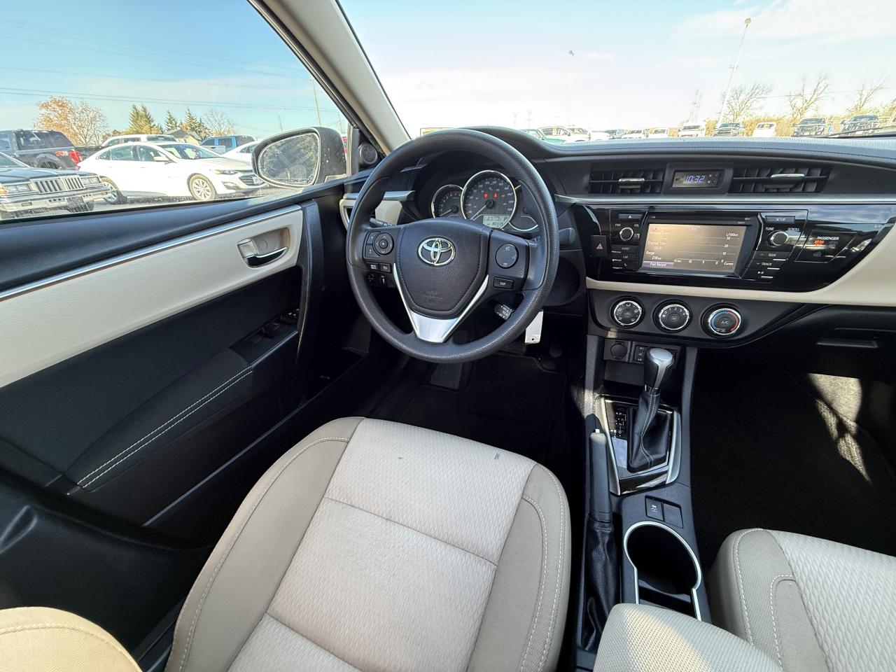 2016 Toyota Corolla 4dr Sdn CVT LE Photo