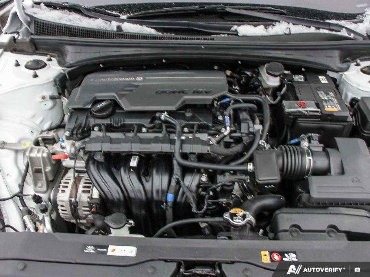 2024 Hyundai Elantra LuxuryONE-OWNER, ACCIDENT-FREE, SUNROOF, LEATHER, Photo