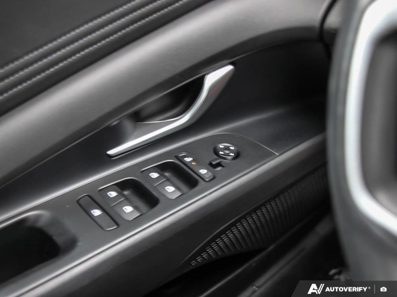 2024 Hyundai Elantra LuxuryONE-OWNER, ACCIDENT-FREE, SUNROOF, LEATHER, Photo