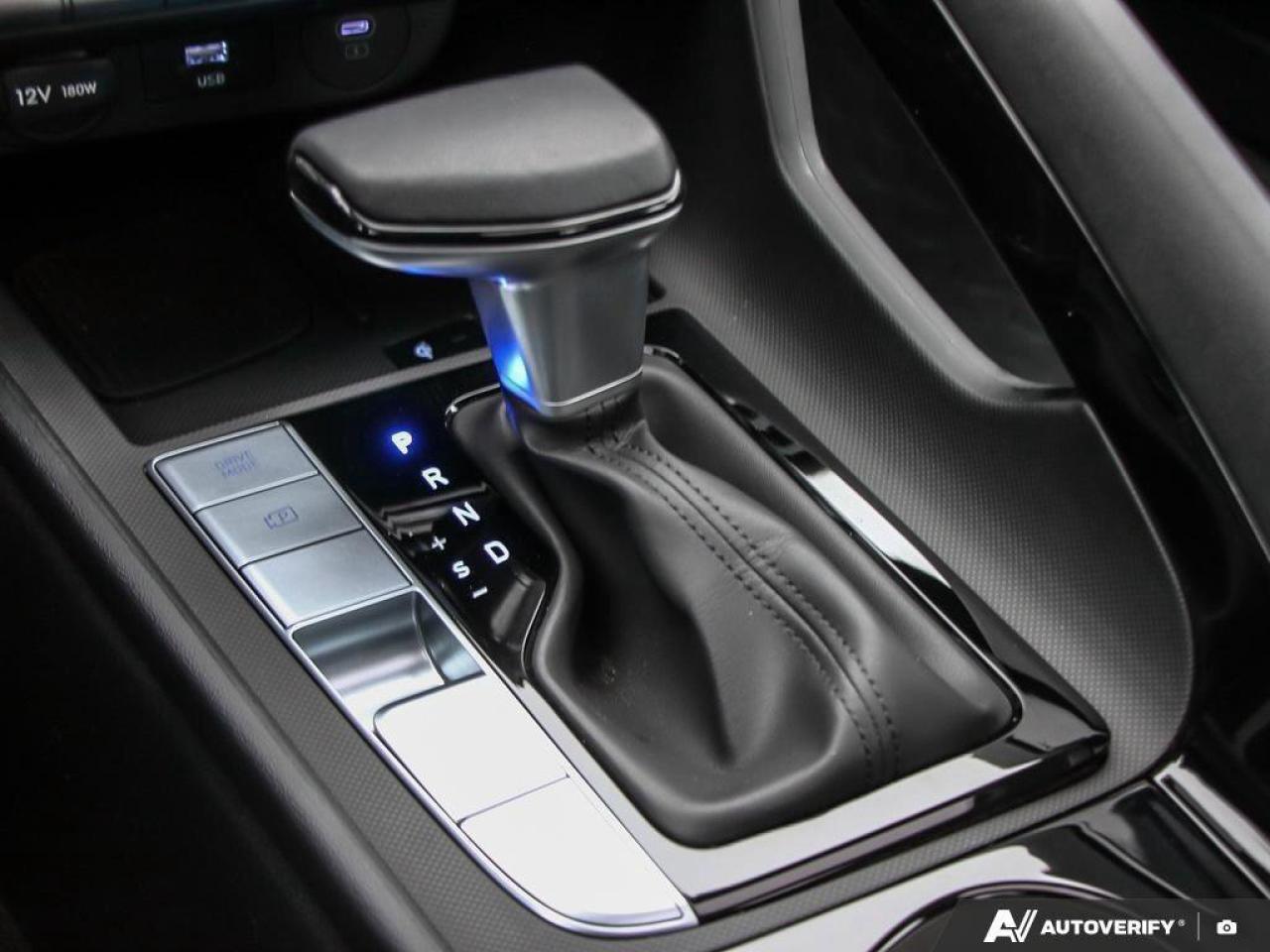 2024 Hyundai Elantra LuxuryONE-OWNER, ACCIDENT-FREE, SUNROOF, LEATHER, Photo