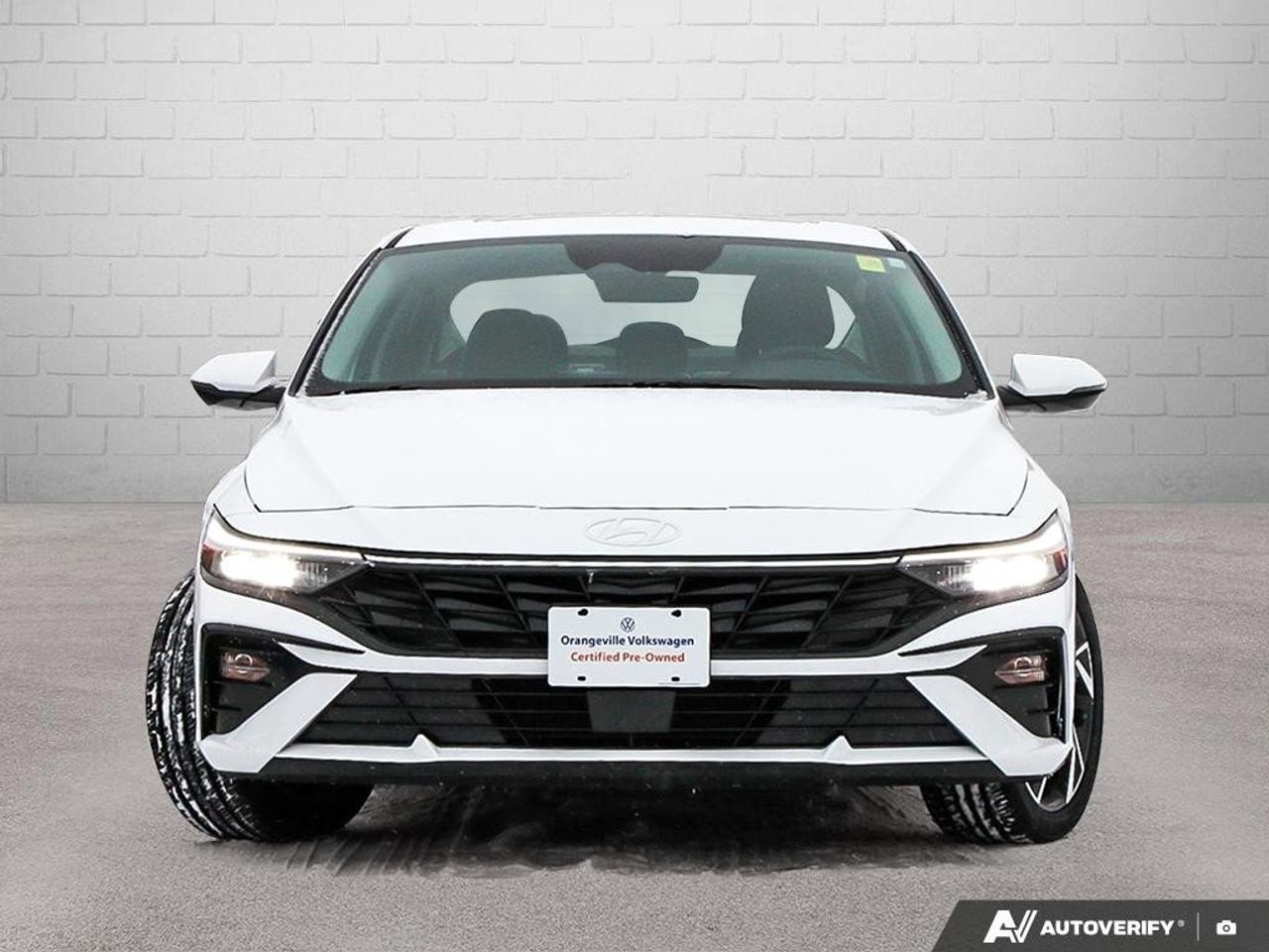 2024 Hyundai Elantra LuxuryONE-OWNER, ACCIDENT-FREE, SUNROOF, LEATHER, Photo