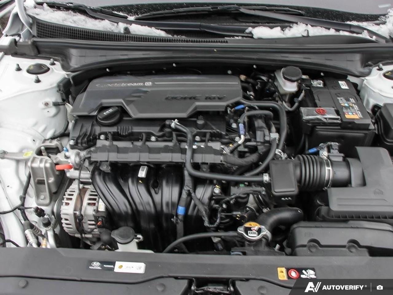 2024 Hyundai Elantra LuxuryONE-OWNER, ACCIDENT-FREE, SUNROOF, LEATHER, Photo