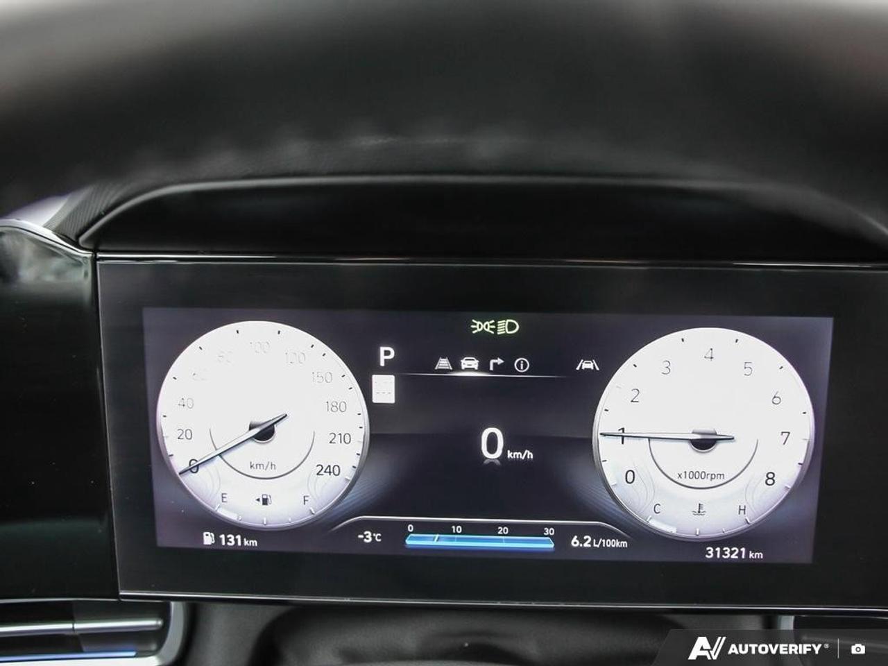 2024 Hyundai Elantra LuxuryONE-OWNER, ACCIDENT-FREE, SUNROOF, LEATHER, Photo