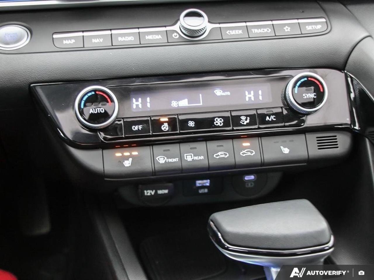 2024 Hyundai Elantra LuxuryONE-OWNER, ACCIDENT-FREE, SUNROOF, LEATHER, Photo