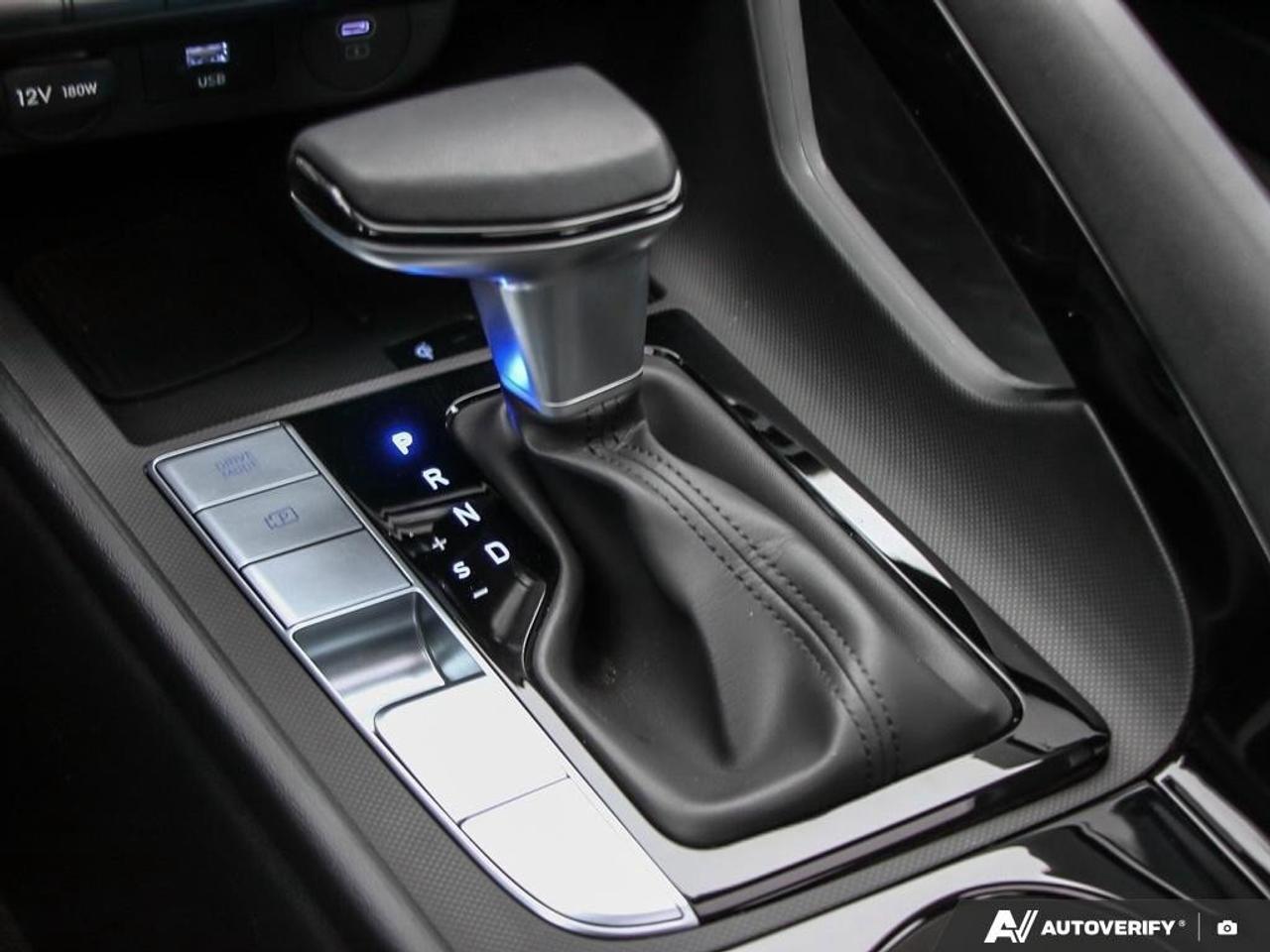 2024 Hyundai Elantra LuxuryONE-OWNER, ACCIDENT-FREE, SUNROOF, LEATHER, Photo