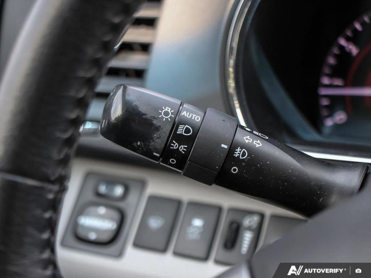 2013 Toyota Highlander LimitedAS-TRADED, ACCIDENT-FREE, NAV, JBL AUDIO, L Photo