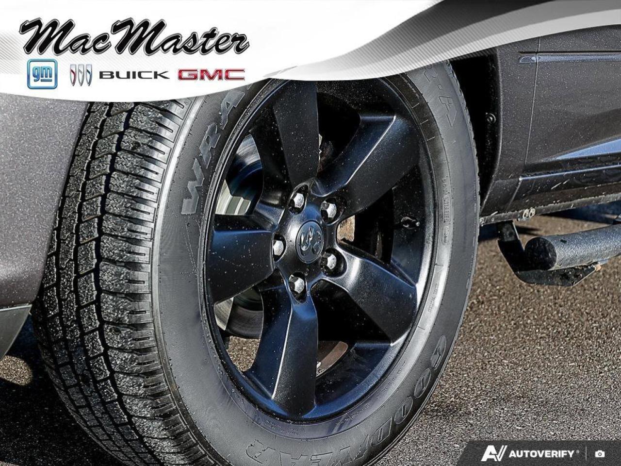 2019 RAM 1500 Classic ExpressBLACK EXPRESS, HEMI, CREW, 4X4, HEATED CLOT Photo