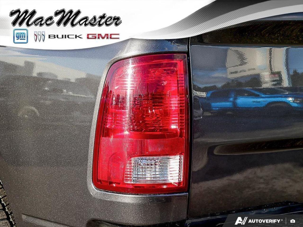 2019 RAM 1500 Classic ExpressBLACK EXPRESS, HEMI, CREW, 4X4, HEATED CLOT Photo