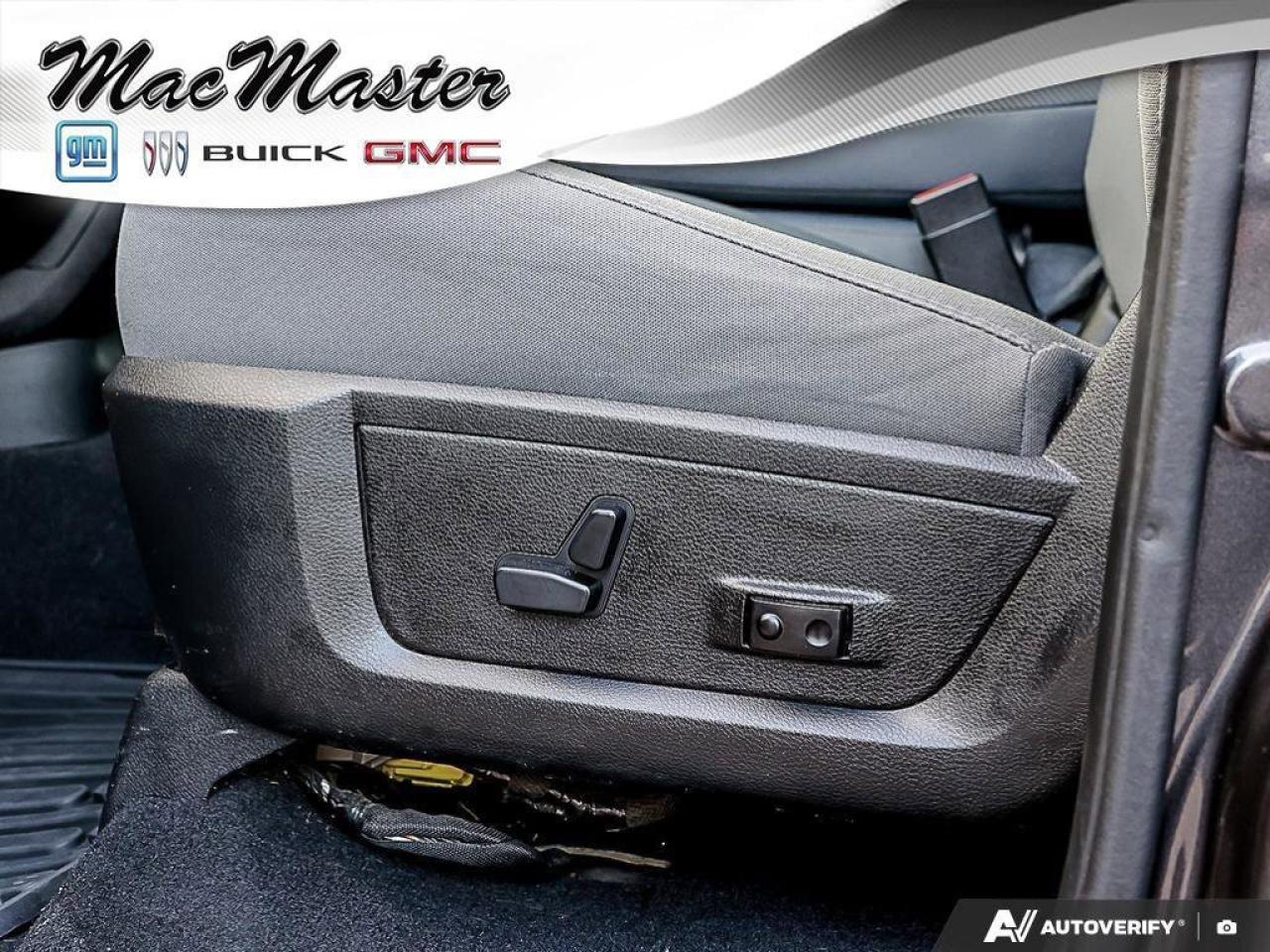 2019 RAM 1500 Classic ExpressBLACK EXPRESS, HEMI, CREW, 4X4, HEATED CLOT Photo