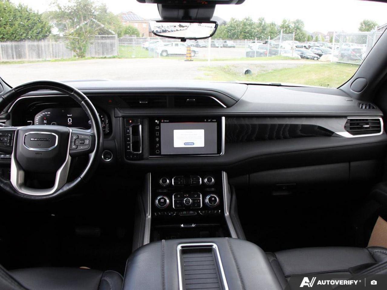 2023 GMC Yukon XL DenaliDENALI, 6.2L, ROOF, RR ENTERTAINMENT, 1-OWNE Photo