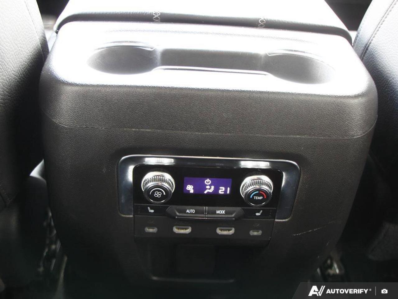 2023 GMC Yukon XL DenaliDENALI, 6.2L, ROOF, RR ENTERTAINMENT, 1-OWNE Photo