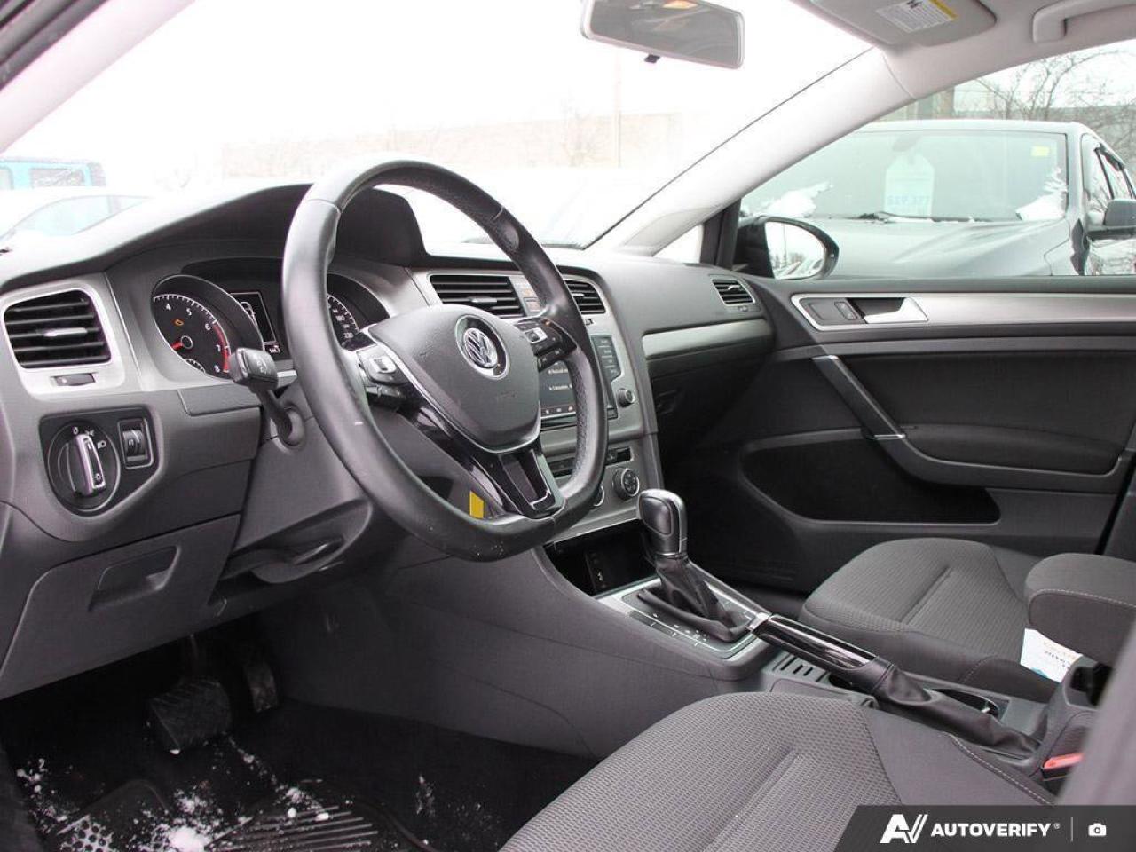 2016 Volkswagen Golf 1.8 TSI TrendlineAS-TRADED, HTD SEATS, BACKUP CAM, Photo