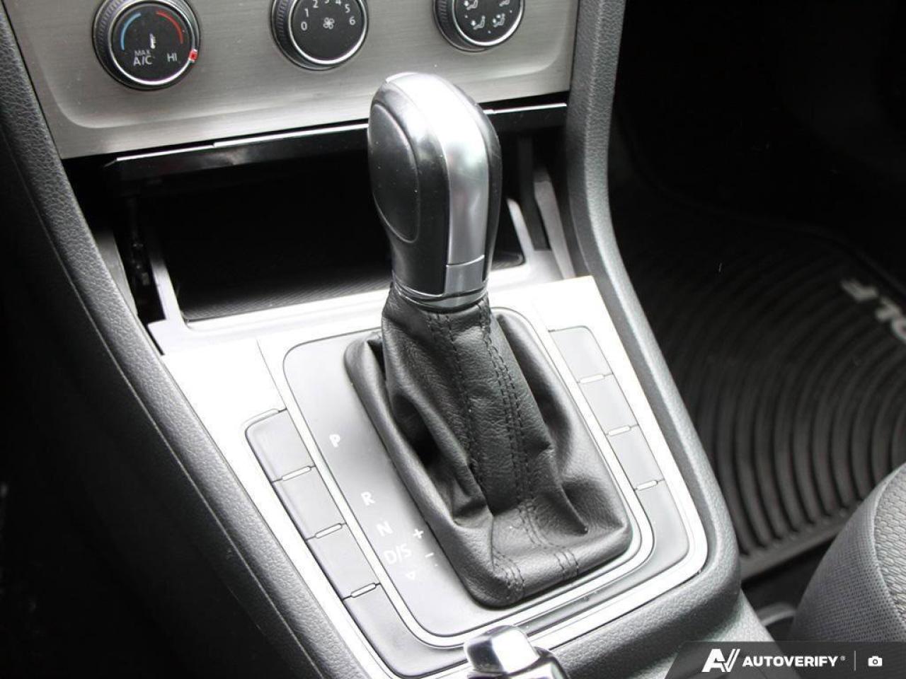 2016 Volkswagen Golf 1.8 TSI TrendlineAS-TRADED, HTD SEATS, BACKUP CAM, Photo