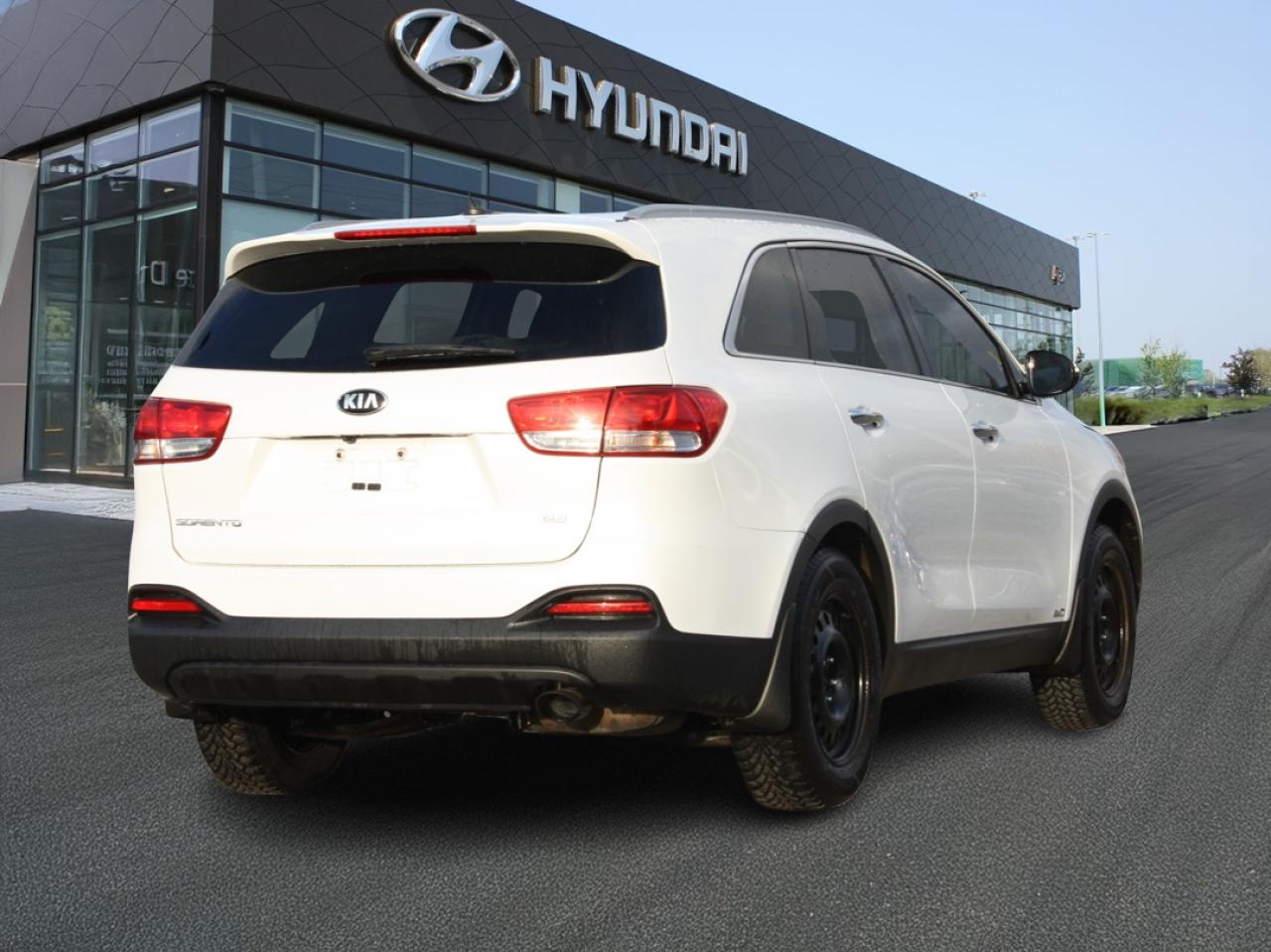 2018 Kia Sorento LX AWD As-Is Special Photo3