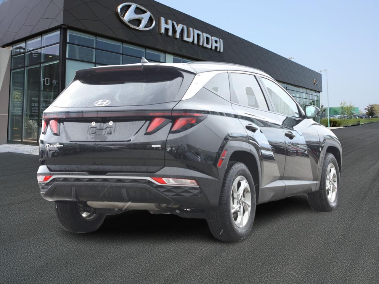 2024 Hyundai Tucson Preferred AWD / Heated Seats / Blind Spot / Camera Photo3