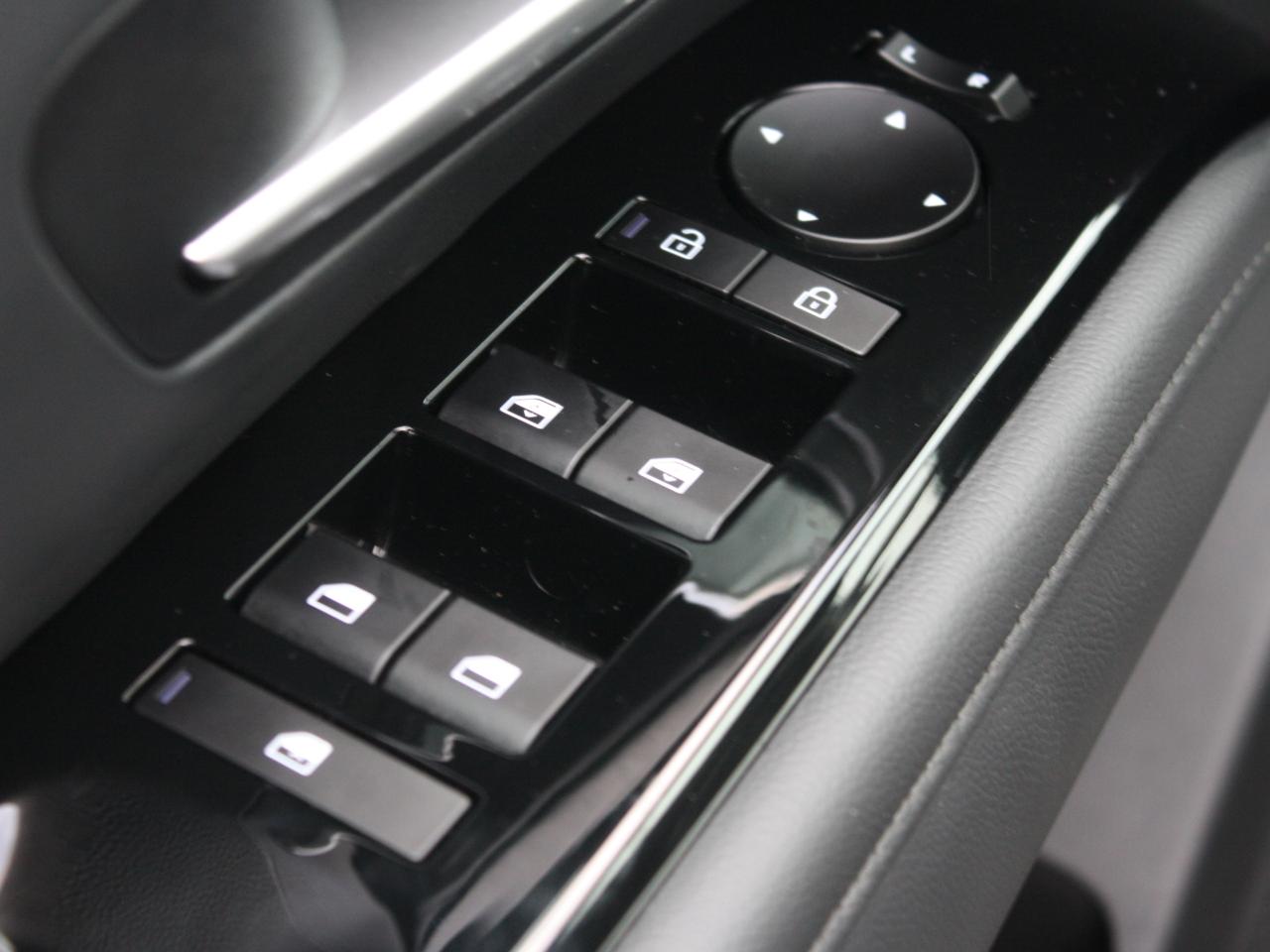 2025 Hyundai Tucson Hybrid Ultimate / Sunroof / Heated Seats / Navigation Photo