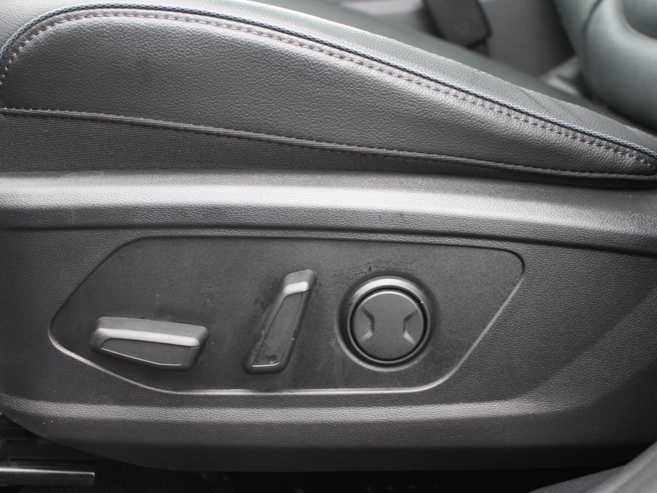 2025 Hyundai Tucson Hybrid Ultimate / Sunroof / Heated Seats / Navigation Photo