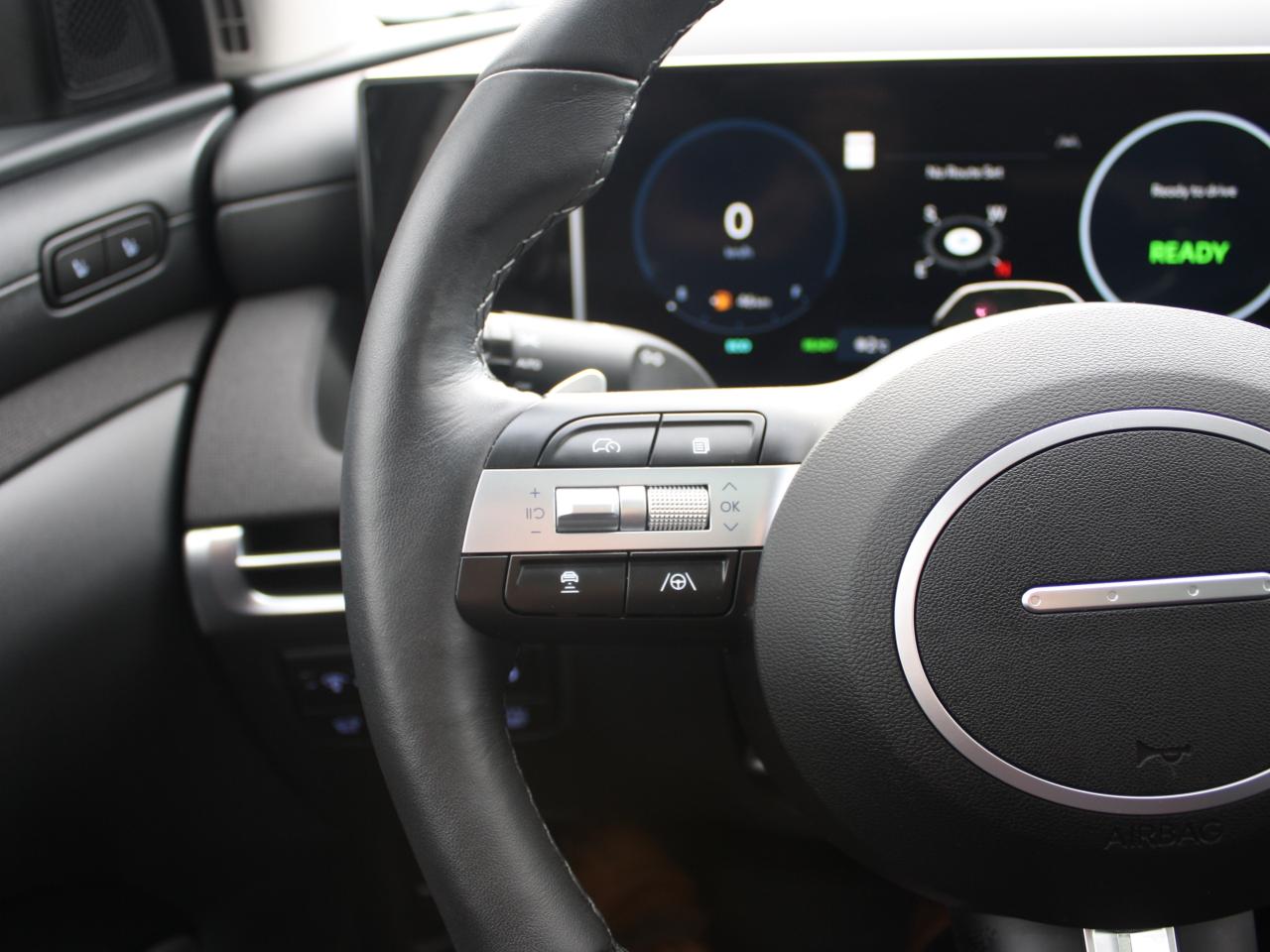 2025 Hyundai Tucson Hybrid Ultimate / Sunroof / Heated Seats / Navigation Photo