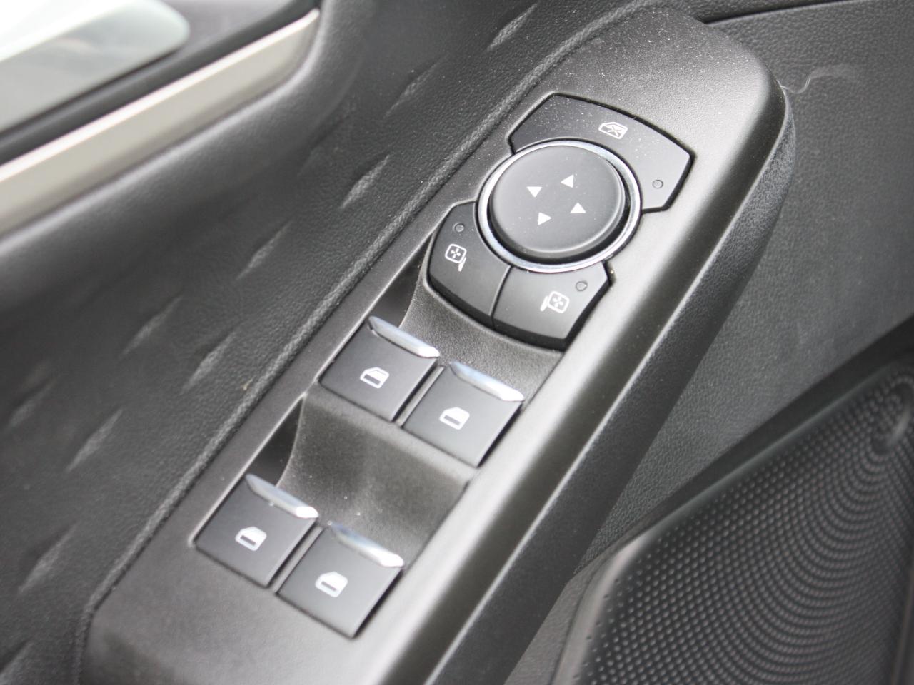 2020 Ford Escape SE AWD / Heated Seats / Blind Spot / Camera Photo