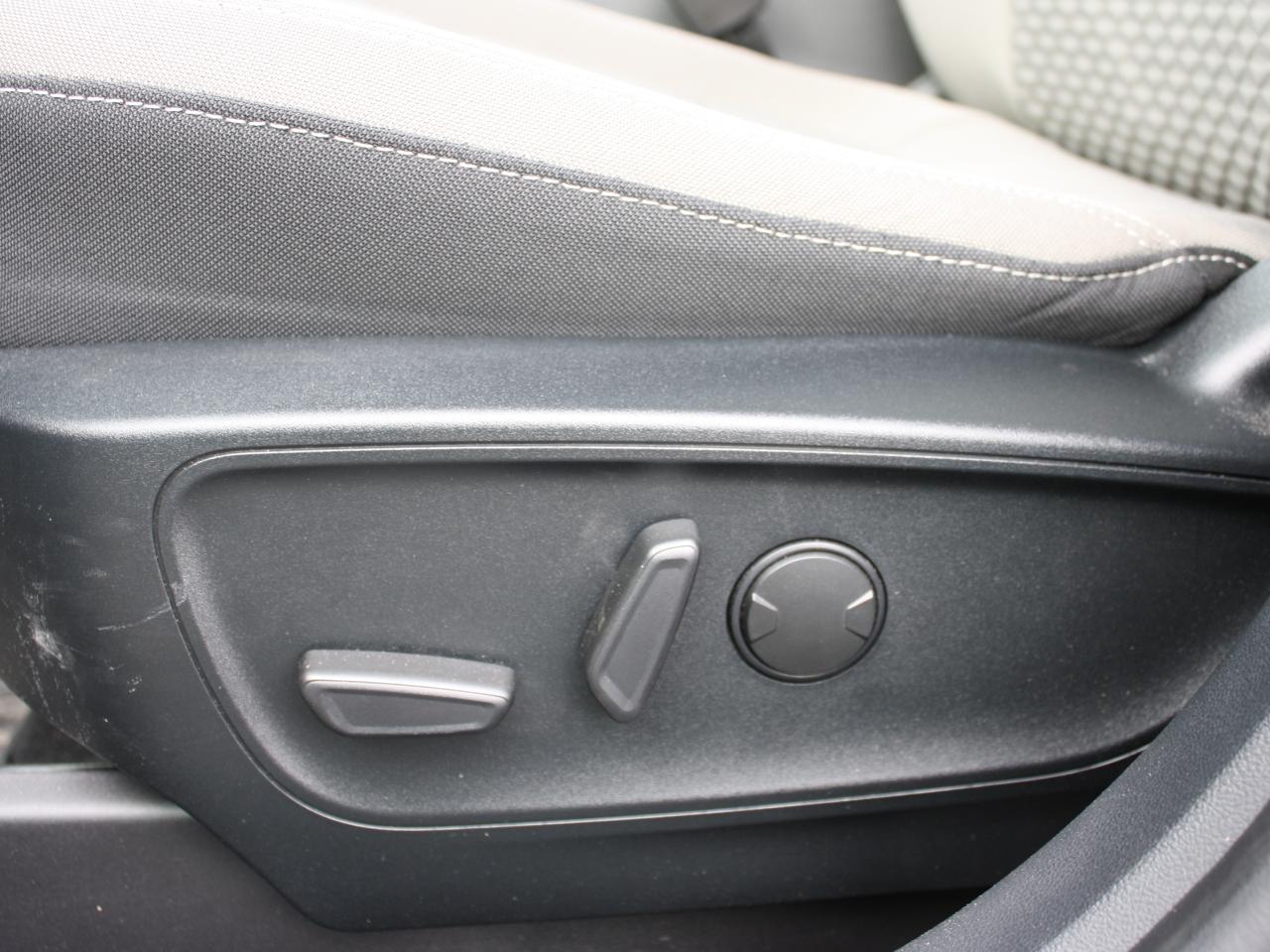 2020 Ford Escape SE AWD / Heated Seats / Blind Spot / Camera Photo